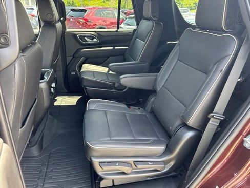 Used 2022 GMC Yukon SLT w/ SLT Premium Package AWD/4WD image 6