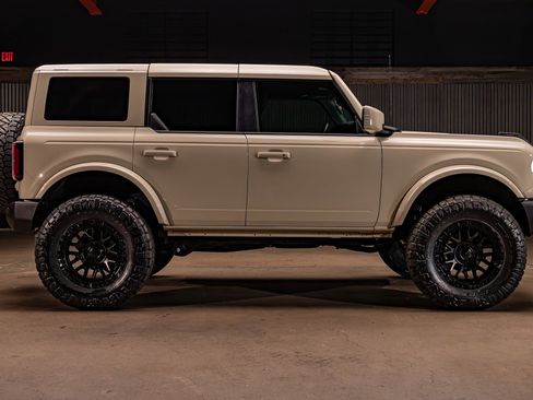 Used 2025 Ford Bronco Outer Banks image 11