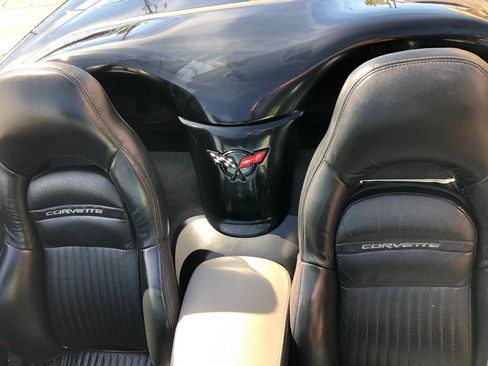 Used 2004 Chevrolet Corvette Convertible w/ Preferred Equipment Group RWD image 18