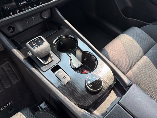 Used 2024 Nissan Rogue SV AWD/4WD image 20