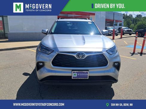 Used 2022 Toyota Highlander LE AWD/4WD image 11