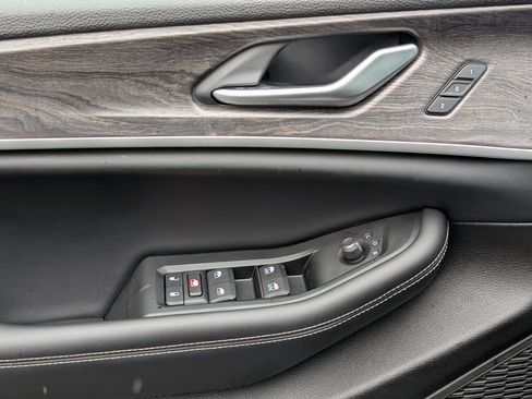 Used 2024 Jeep Grand Cherokee Limited w/ Black Appearance Package image 15