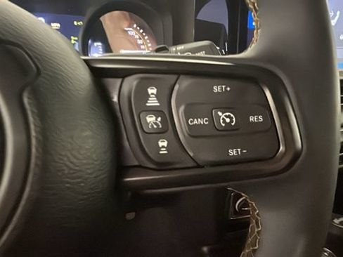 Used 2024 Jeep Wrangler Unlimited w/ Convenience Group AWD/4WD image 16