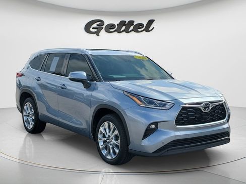 Used 2023 Toyota Highlander Limited FWD image 3