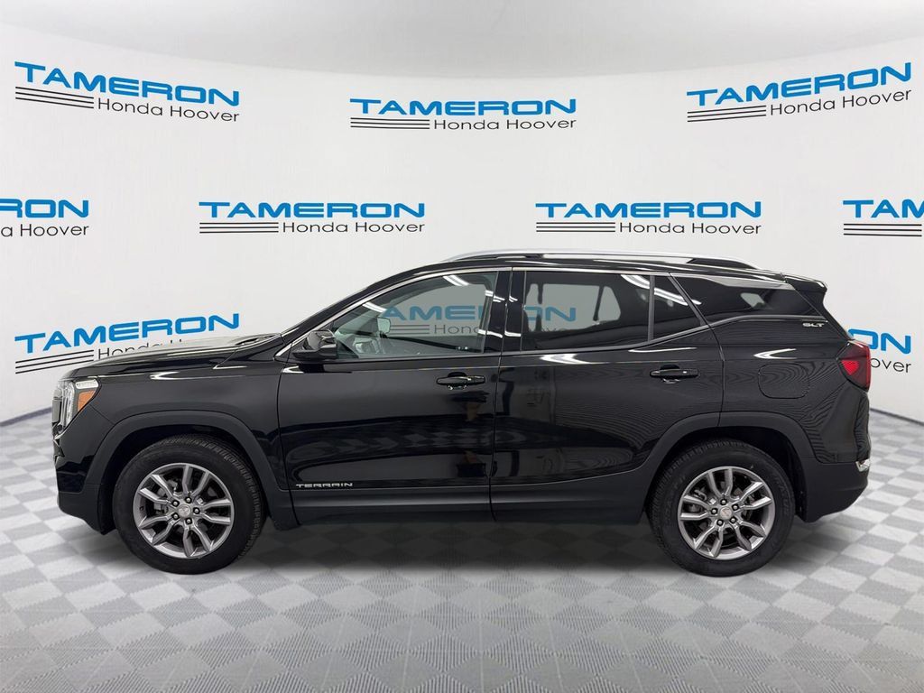 Used 2024 GMC Terrain SLT AWD/4WD image 2