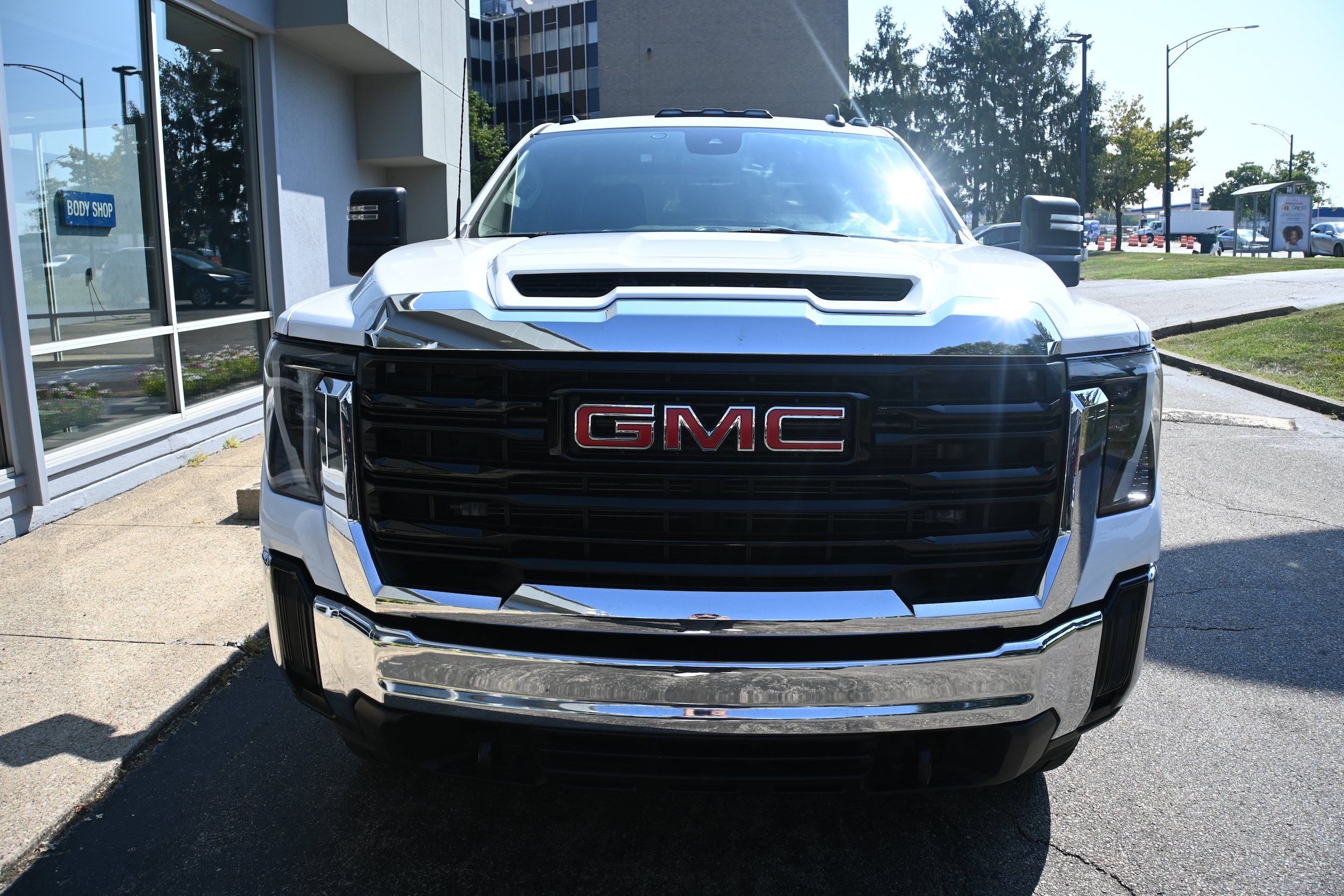 Used 2024 GMC Sierra 2500 Pro AWD/4WD image 3