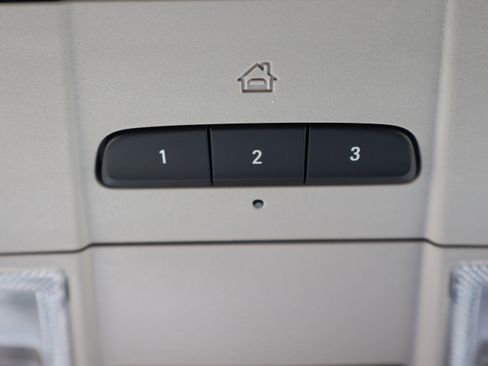 Used 2023 GMC Acadia SLT w/ Preferred Package AWD/4WD image 29