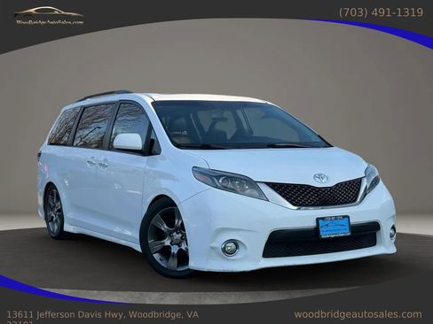 Used 2016 Toyota Sienna SE Premium image 1