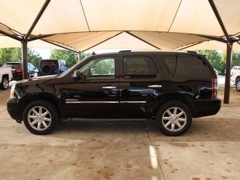 Used 2013 GMC Yukon Denali image 4