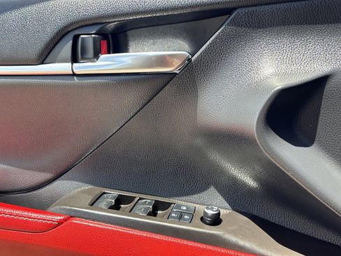 Used 2022 Toyota Camry XSE FWD image 22