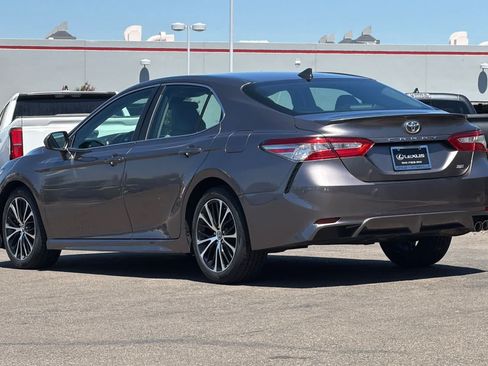 Used 2019 Toyota Camry SE FWD image 7