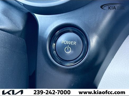 Used 2025 Toyota Sienna LE image 36