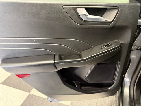 Certified 2025 Ford Escape ST-Line image 17