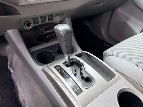 Used 2010 Toyota Tacoma 4x4 Access Cab V6 image 10