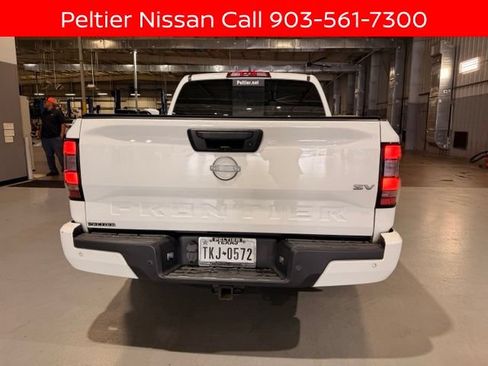 Certified 2024 Nissan Frontier SV w/ SV Convenience Package RWD image 3