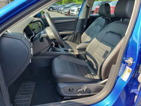 Used 2024 Volkswagen Jetta SE FWD image 19