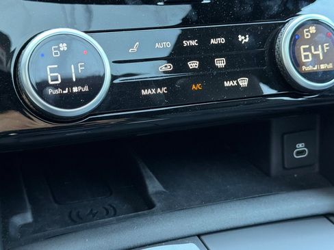 Certified 2025 Land Rover Discovery S AWD/4WD image 19