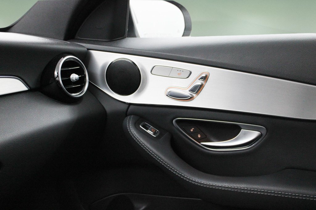 Used 2018 Mercedes-Benz C 300 Sedan image 37