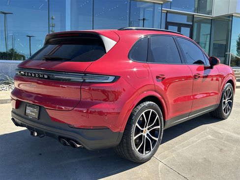 Certified 2024 Porsche Cayenne image 7