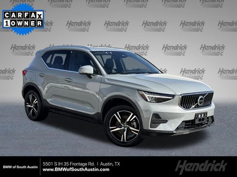 Used 2025 Volvo XC40 B5 Core image 1