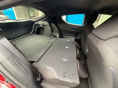 Used 2019 Toyota C-HR XLE FWD image 31