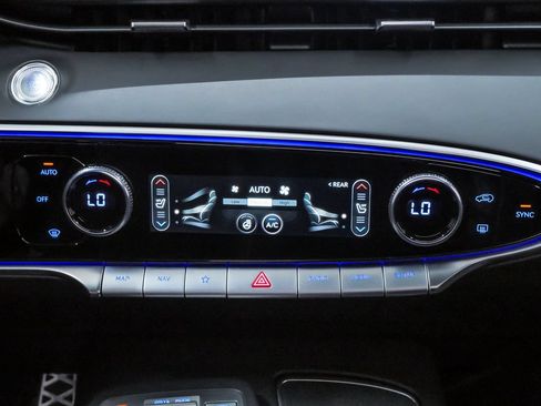 Certified 2023 Genesis GV70 2.5T w/ Sport Prestige Package AWD/4WD image 18