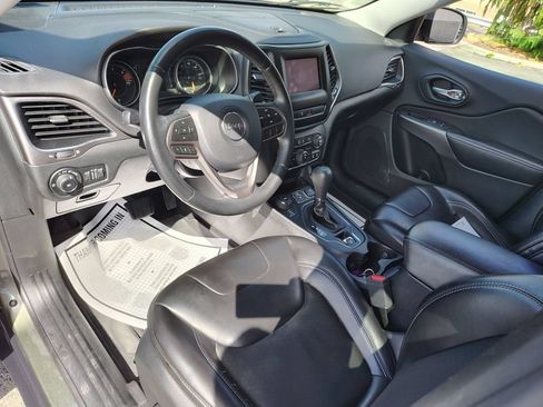 Used 2019 Jeep Cherokee Latitude Plus w/ Cold Weather Group AWD/4WD image 13