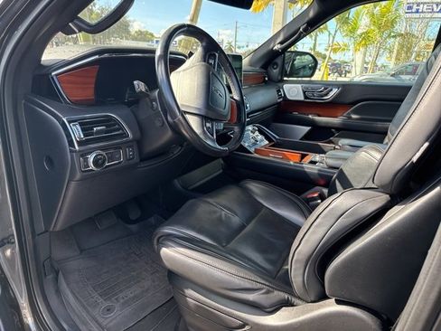 Used 2018 Lincoln Navigator L Reserve w/ Technology Package image 9