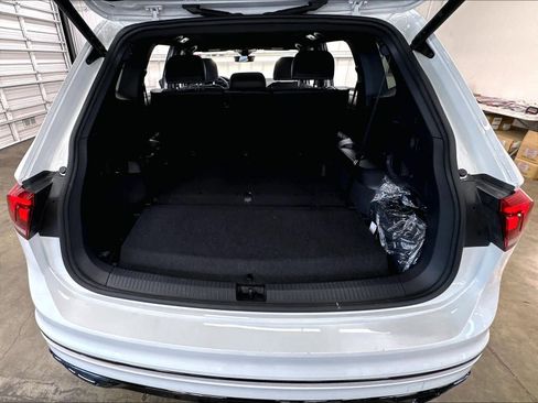 Used 2024 Volkswagen Tiguan SE R-Line FWD image 29