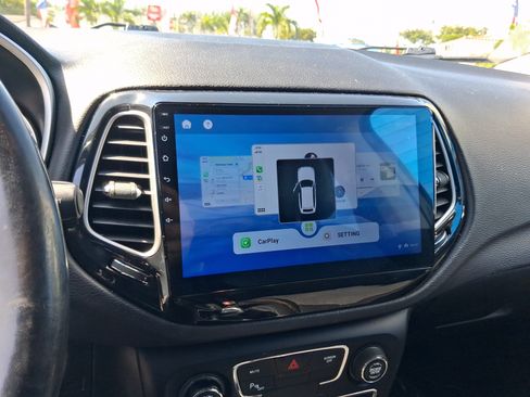 Used 2018 Jeep Compass Latitude w/ Popular Equipment Group FWD image 17