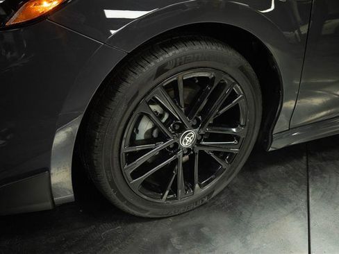 Used 2025 Toyota Camry SE FWD image 4