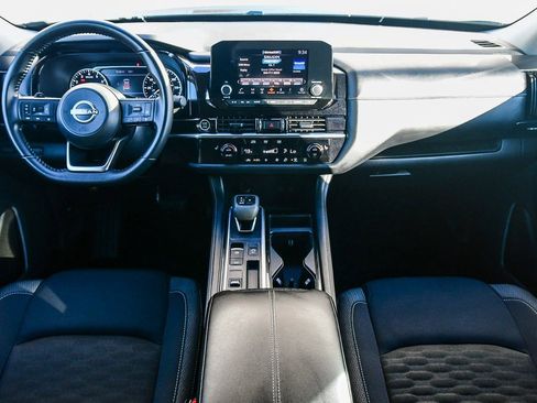 Used 2024 Nissan Pathfinder SV image 11