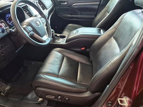 Used 2019 Toyota Highlander Limited FWD image 16