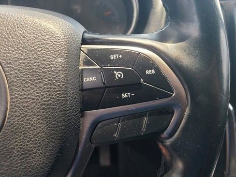 Used 2019 Jeep Grand Cherokee Laredo image 20