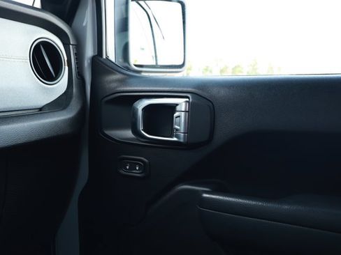 Certified 2025 Jeep Wrangler Sport AWD/4WD image 25