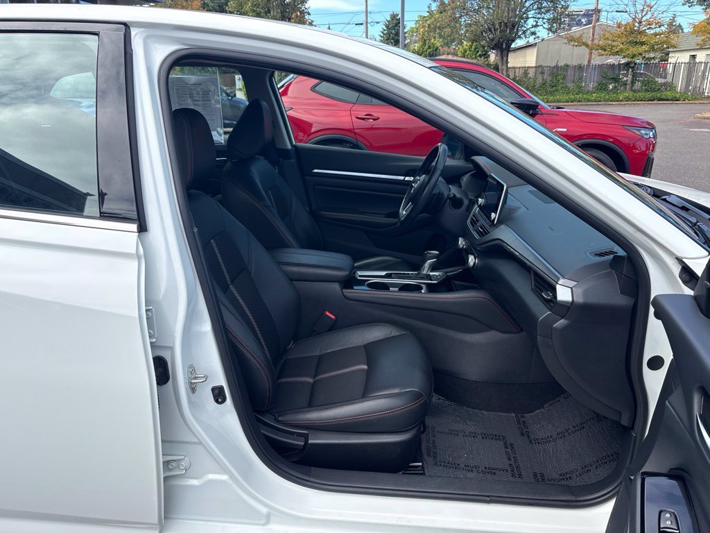 Used 2024 Nissan Altima 2.5 SR FWD image 24