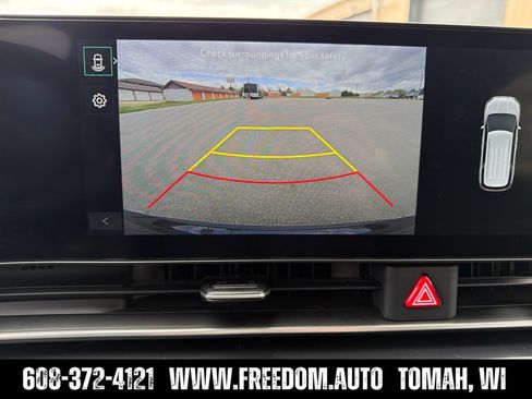 Used 2025 Kia Carnival FWD image 20