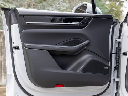 New 2025 Porsche Macan Electric image 22