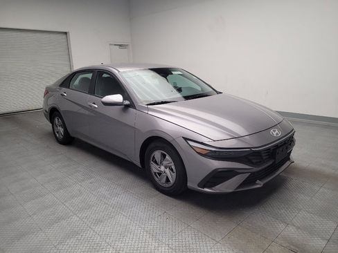 Used 2024 Hyundai Elantra SE FWD image 13