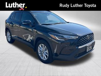 Used 2025 Toyota Corolla Cross LE w/ Moonroof Package AWD/4WD video 1