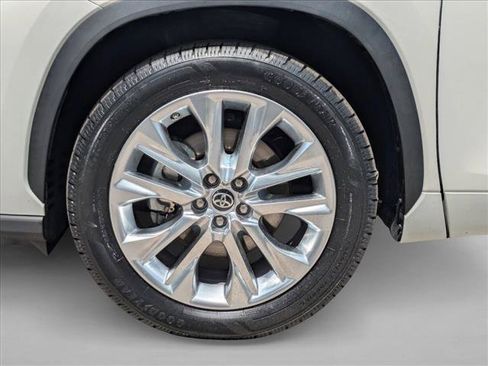 Used 2021 Toyota Highlander Limited FWD image 23