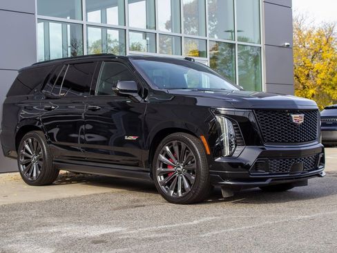 Used 2025 Cadillac Escalade V image 3