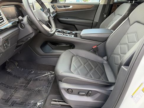 Certified 2025 Volkswagen Atlas SE FWD image 18