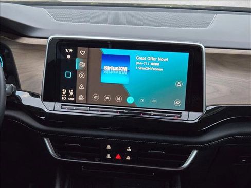 Used 2025 Volkswagen Atlas SE image 13