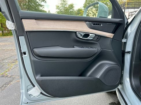 New 2026 Volvo XC90 B6 Plus w/ Protection Package Premier image 9