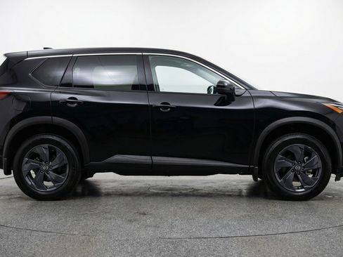 Used 2025 Nissan Rogue SV FWD image 8