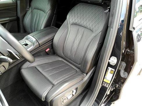 Used 2020 BMW X7 M50i image 10