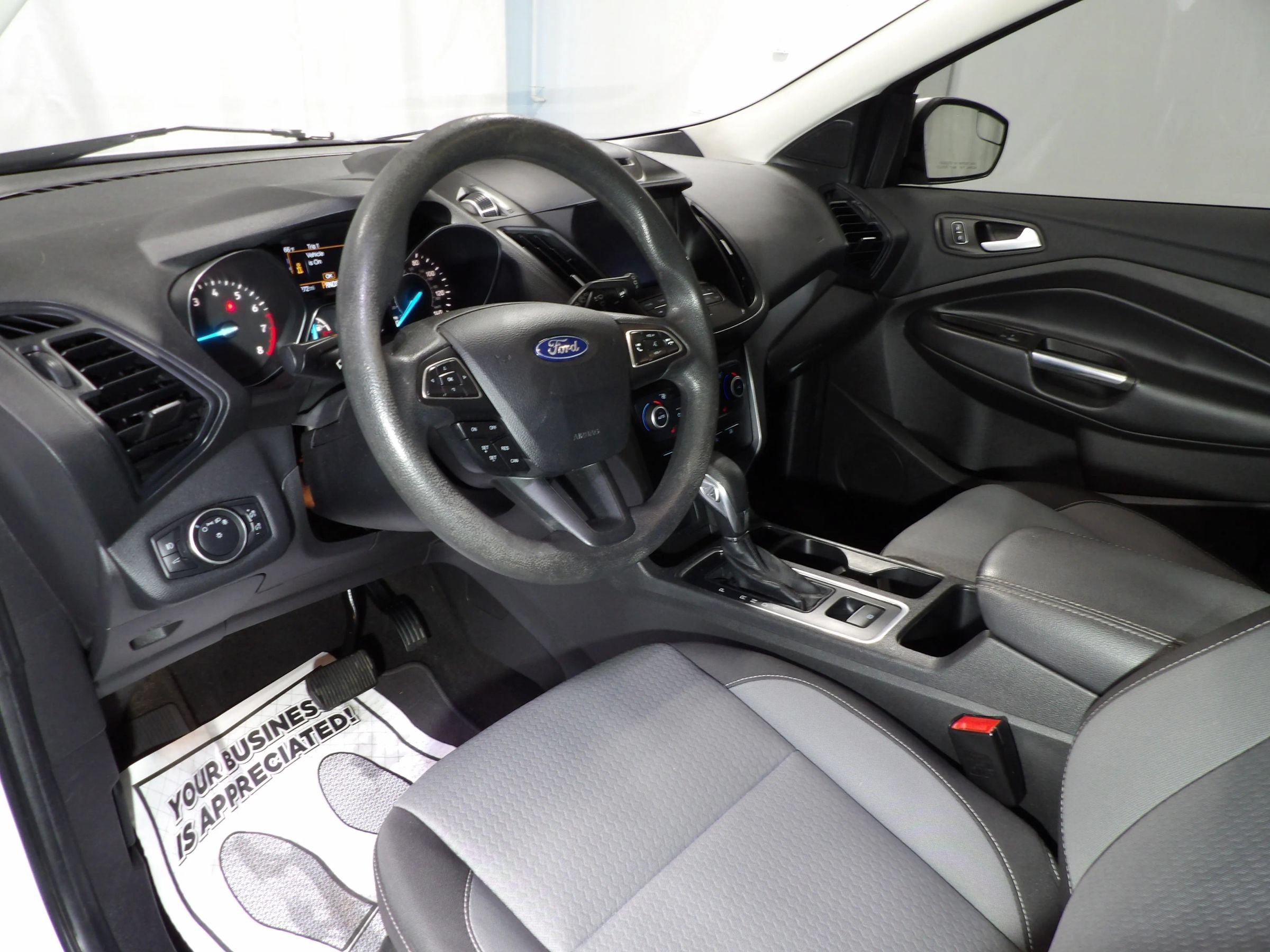 Used 2018 Ford Escape SE w/ SE Sync 3 Package FWD image 9