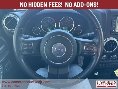 Used 2017 Jeep Wrangler Unlimited Rubicon w/ Cold Weather Group AWD/4WD image 11