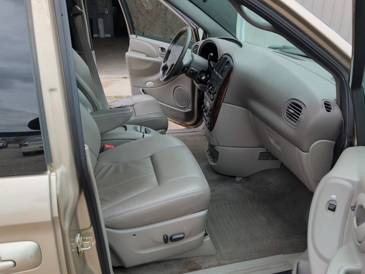 Used 2003 Chrysler Town & Country LXi FWD image 29